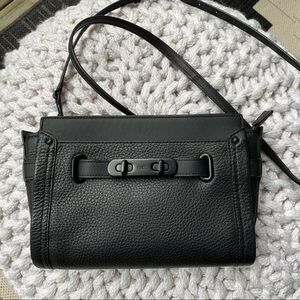 COACH swagger bag in Pebble Leather